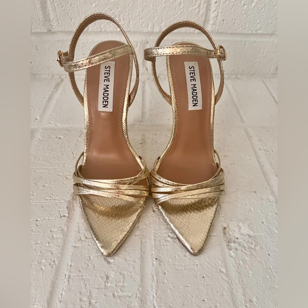 ⭐️HOST PICK⭐️ BRAND NEW Steve Madden Gold Wendy Shoe. OUT OF STOCK EVERYWHERE. - Picture 4 of 12